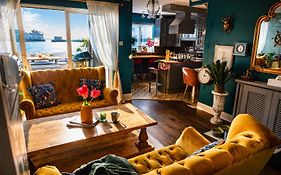 Dog-Friendly Seaview Apartment